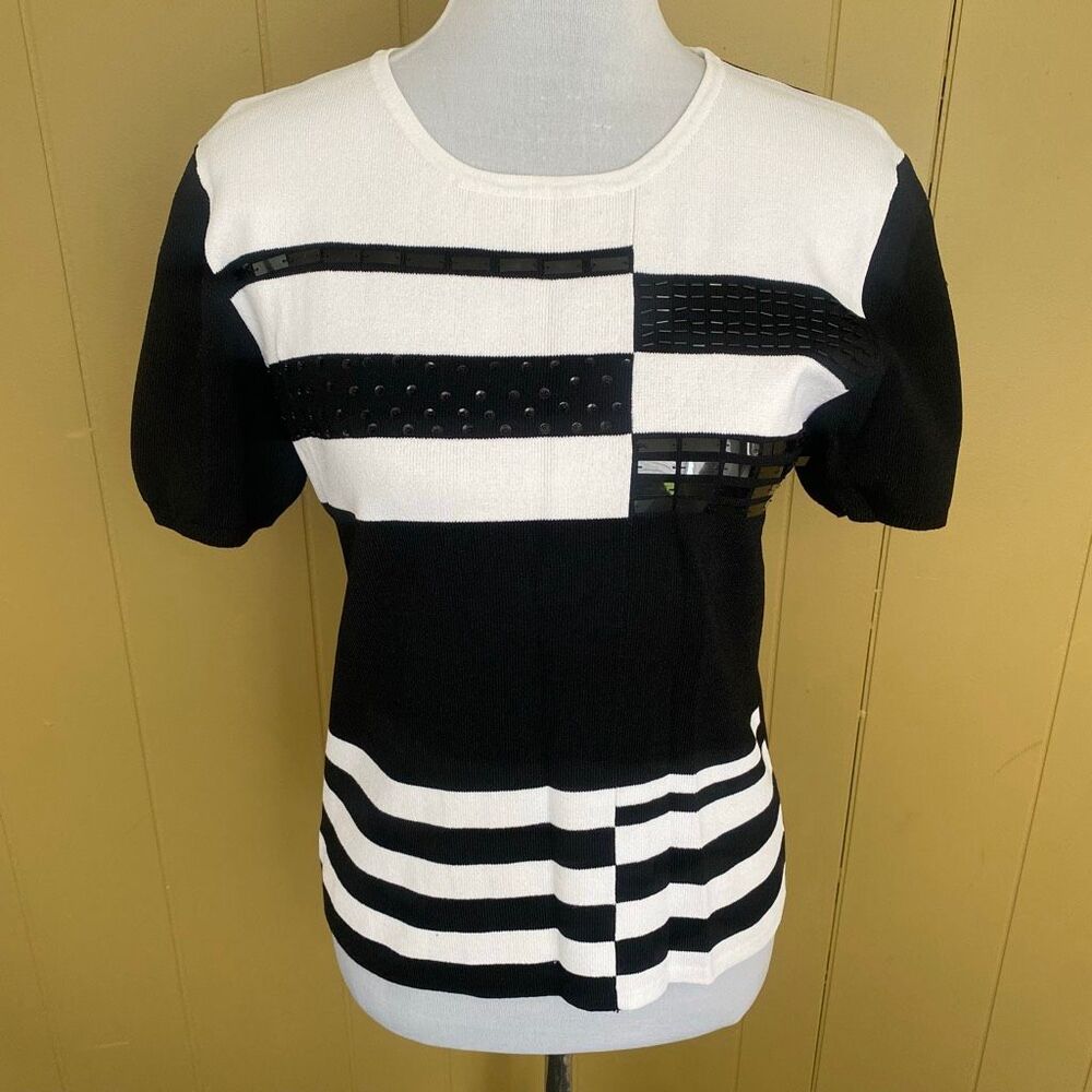 Lisa International women L scoopneck studded sweater white & black